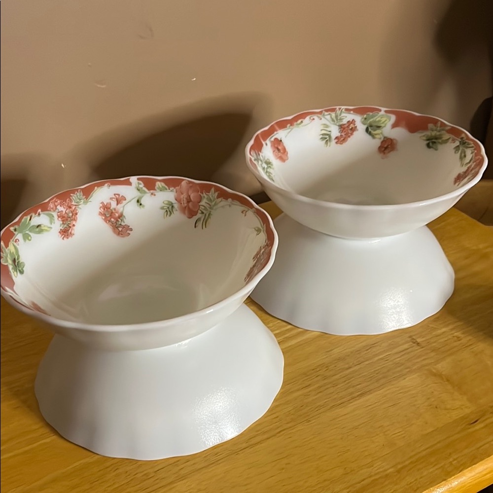 😄Gibson milk glass bowls with a floral print (4)